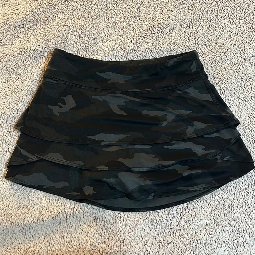 🌙 Athleta Girl Medium 8-10 year old black shirt camo